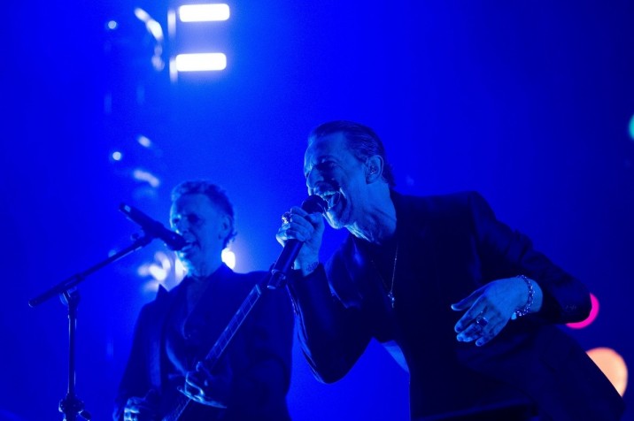 Dave Gahan énekes (j) és Martin Lee Gore zeneszerző, gitáros a brit Depeche Mode koncertjén a fővárosi Groupama Arénában 2017. május 22-én. MTI Fotó: Balogh Zoltán